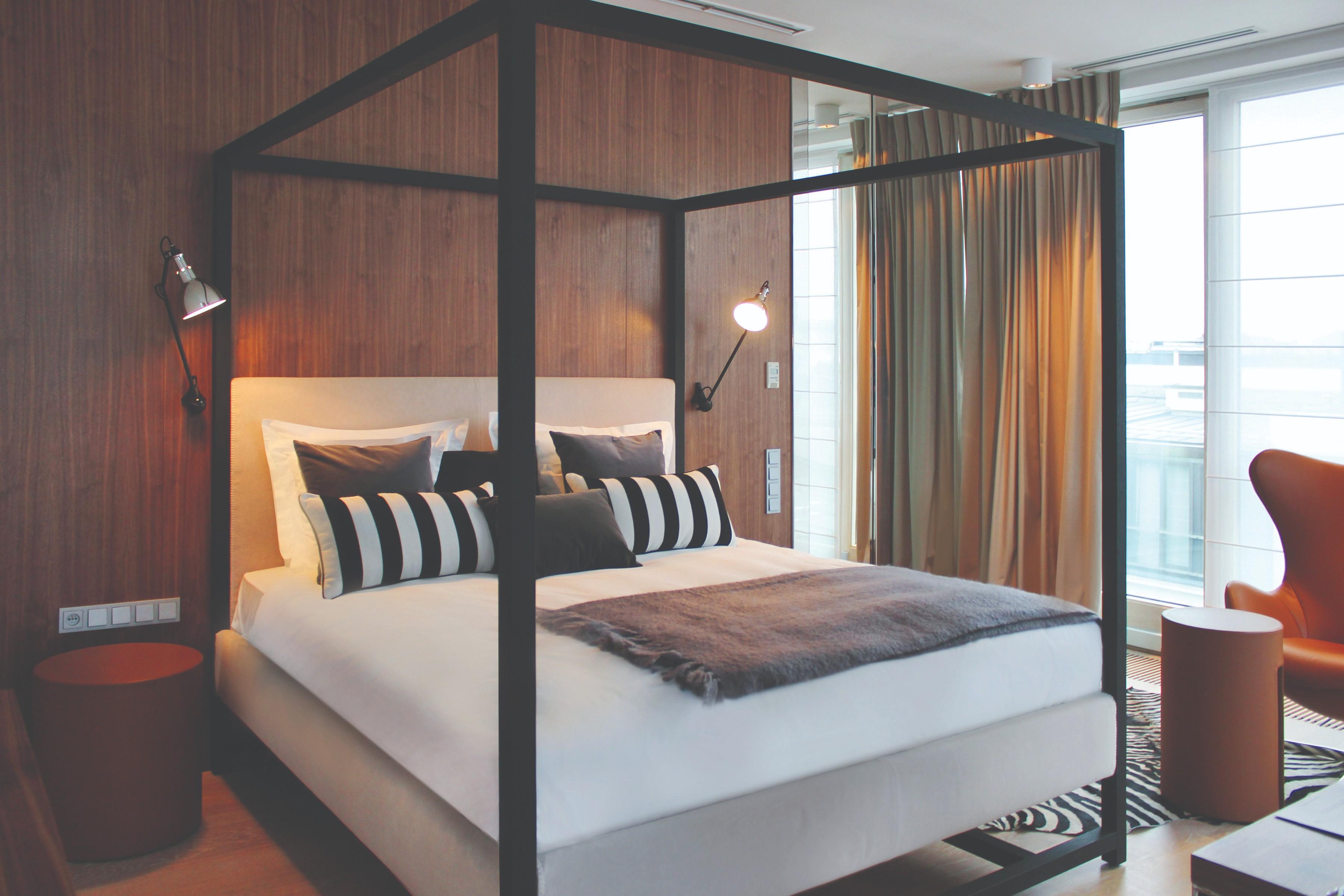 H15 Boutique Hotel, Warsaw, A Member Of Design Hotels Екстериор снимка A four-poster bed