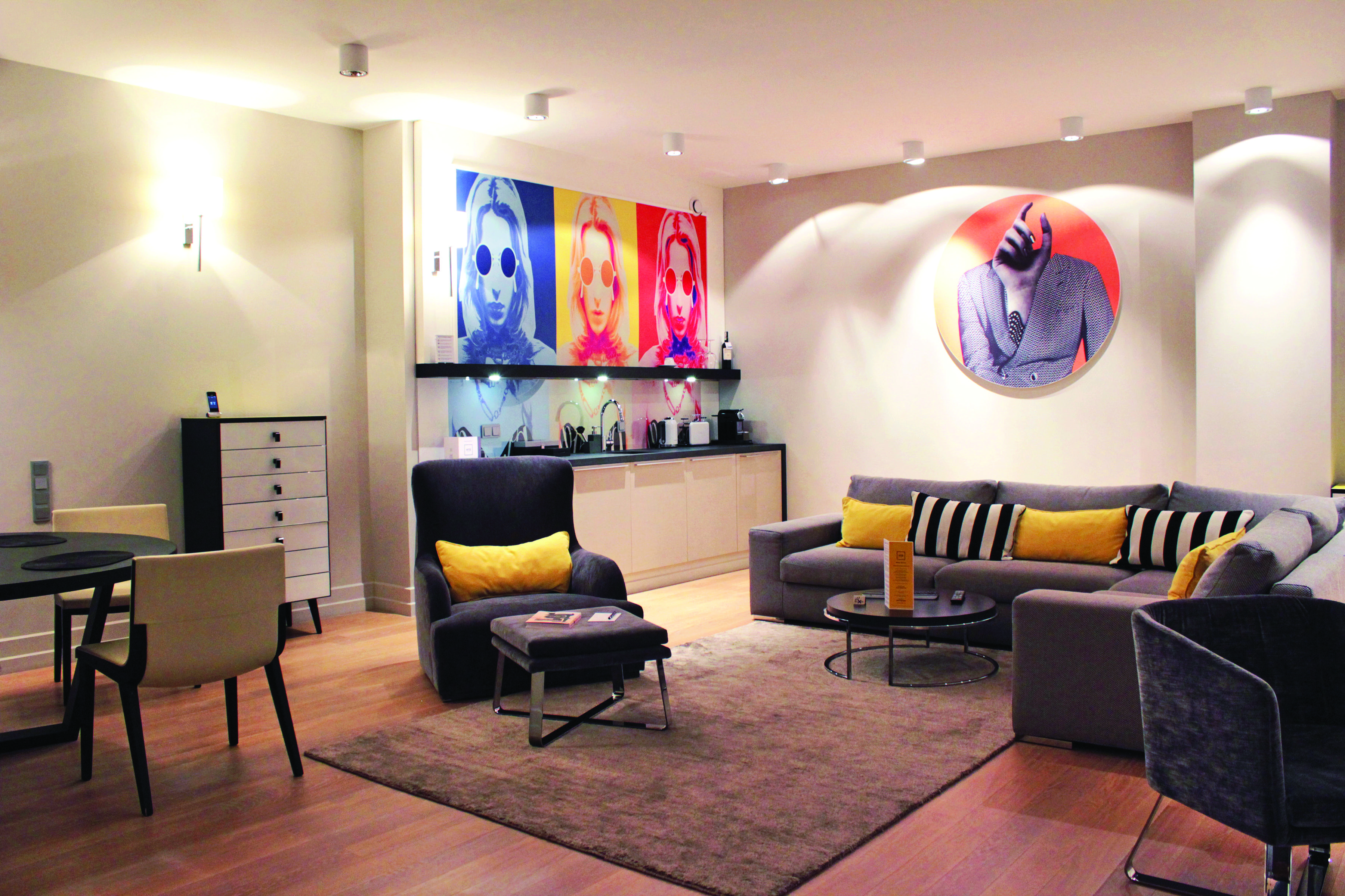 H15 Boutique Hotel, Warsaw, A Member Of Design Hotels Екстериор снимка A typical apartment