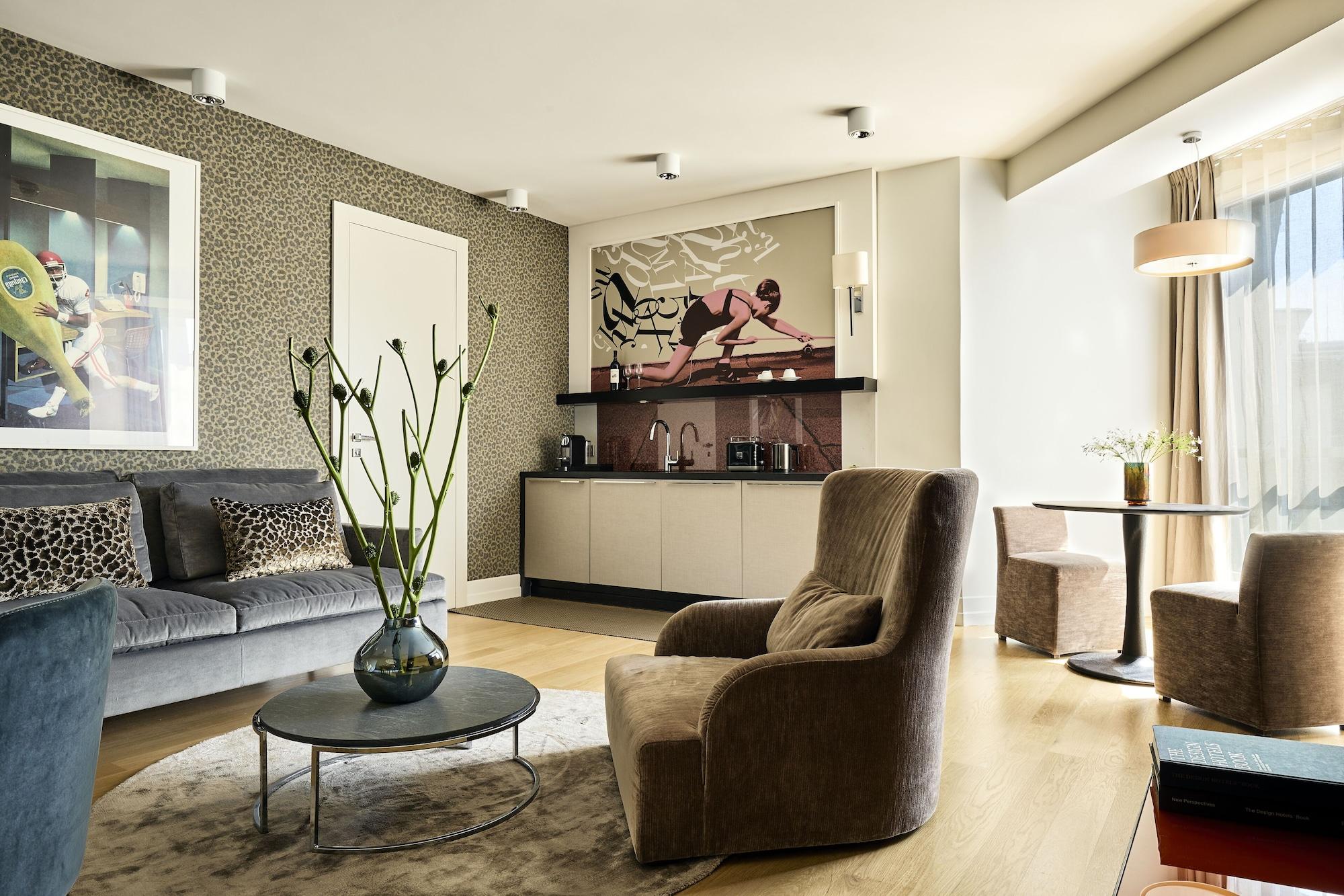 H15 Boutique Hotel, Warsaw, A Member Of Design Hotels Екстериор снимка A suite at the Mandarin Oriental, Munich