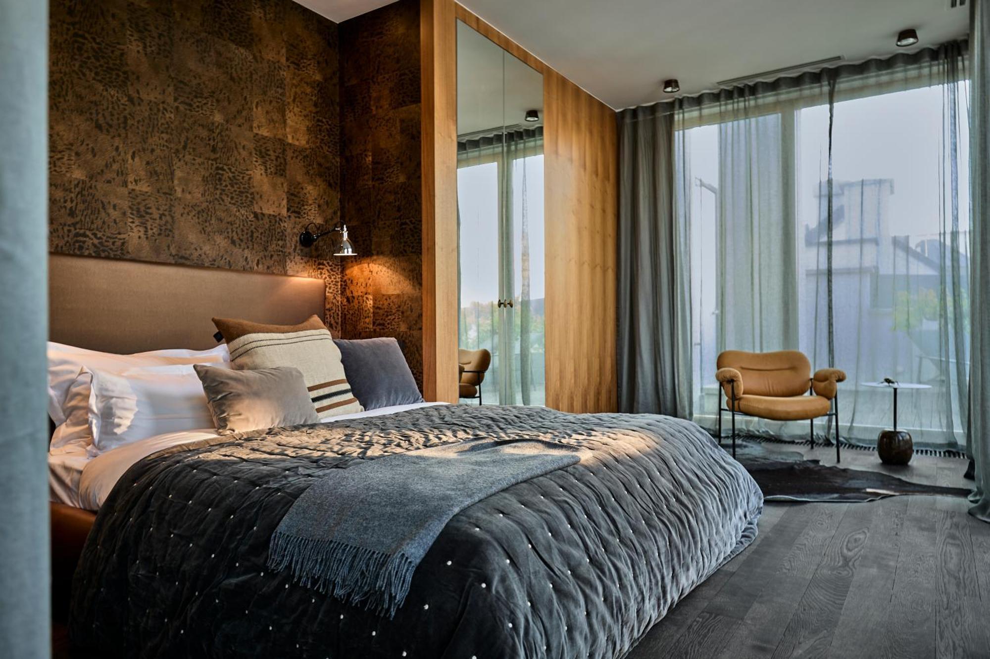 H15 Boutique Hotel, Warsaw, A Member Of Design Hotels Екстериор снимка A bedroom at the hotel